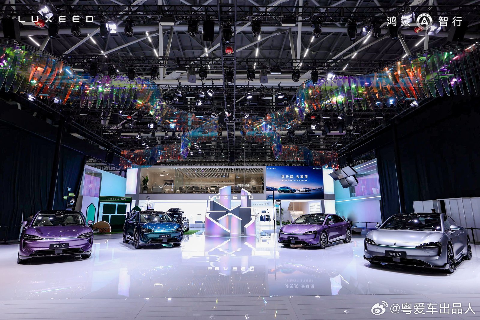 赵长江官宣加入智界随着赵长江正式执掌智界“指挥棒”，春季上市的智界V9令人期待。