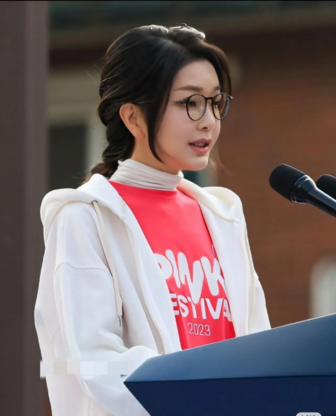 金建希现在是最不希望这个法官死的人。你没看错。法官活着，判决就是判决，走完程序就