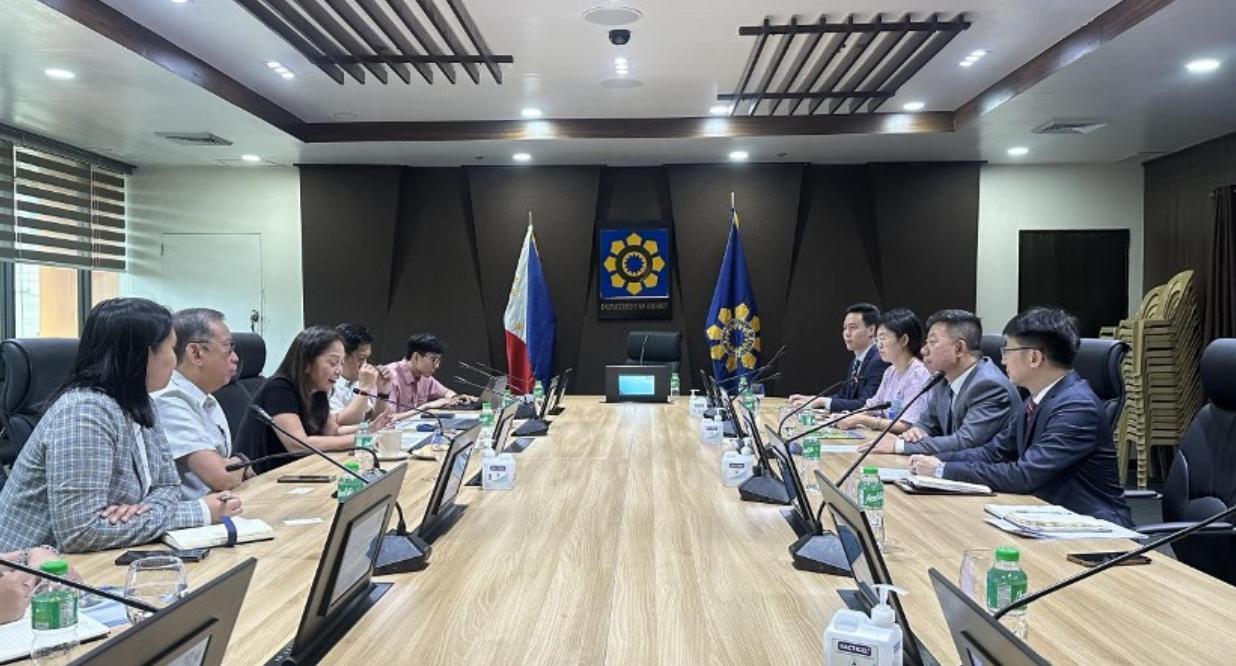 无事不登三宝殿，菲律宾能源化肥全告急，要中国不计前嫌施以援手。近期菲律宾官方接连