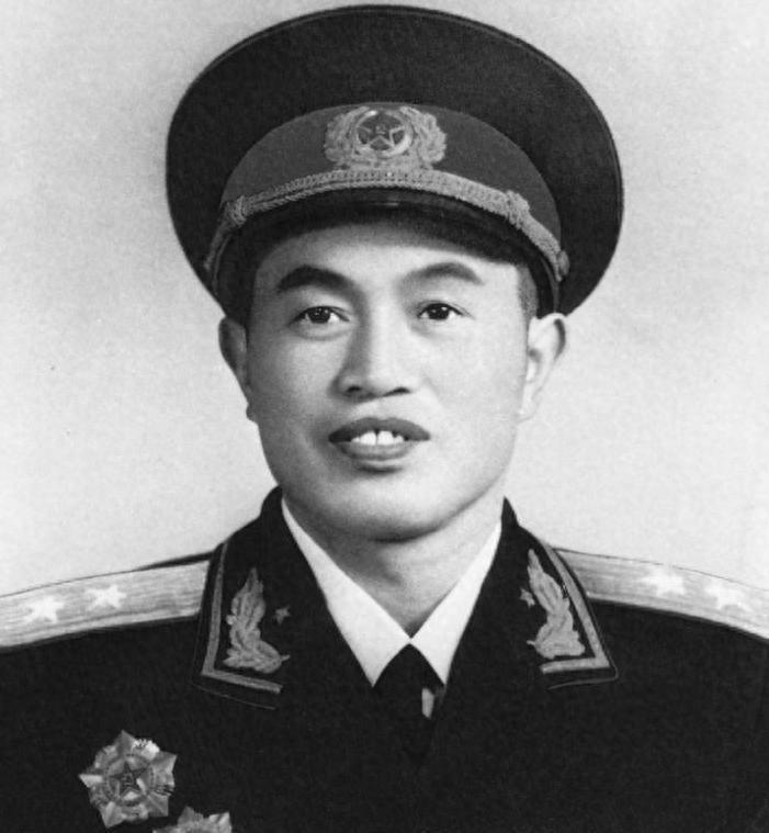 固执坚持竖立毛主席像的大队干部，引发皮定均不满：武冲天，这个人你必须开除！19