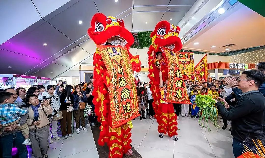 TVB饭碗，不如江门一间冰室？这帮人，疯了。不演戏了，跑来蓬江切菠萝油。杜