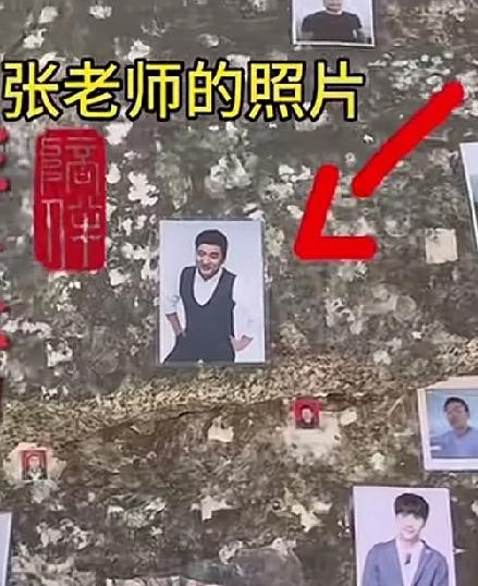 网友在往生石上发现了张雪峰的照片，眼睛湿润了，天天都看，这样就觉得他还在，喜欢他