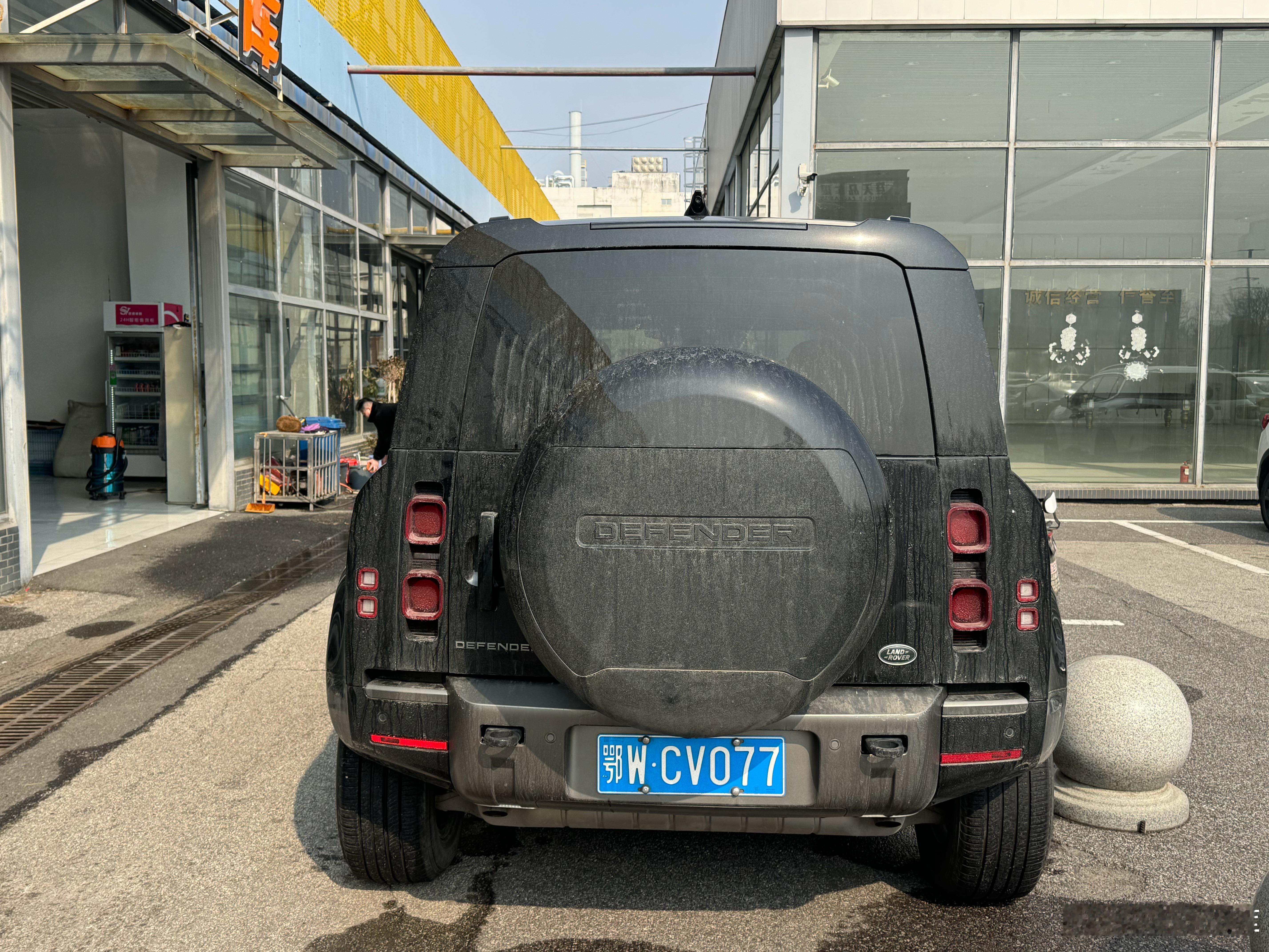 屁股朝后路虎卫士已售2025年3.2万公里类似车型高价收购