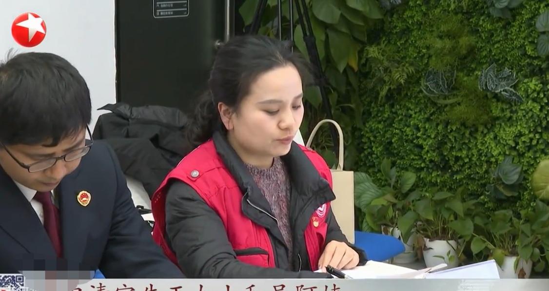 上海普陀区，女儿请来保姆，照顾患阿尔兹海默症的母亲。不料7年后，53岁女儿也被确