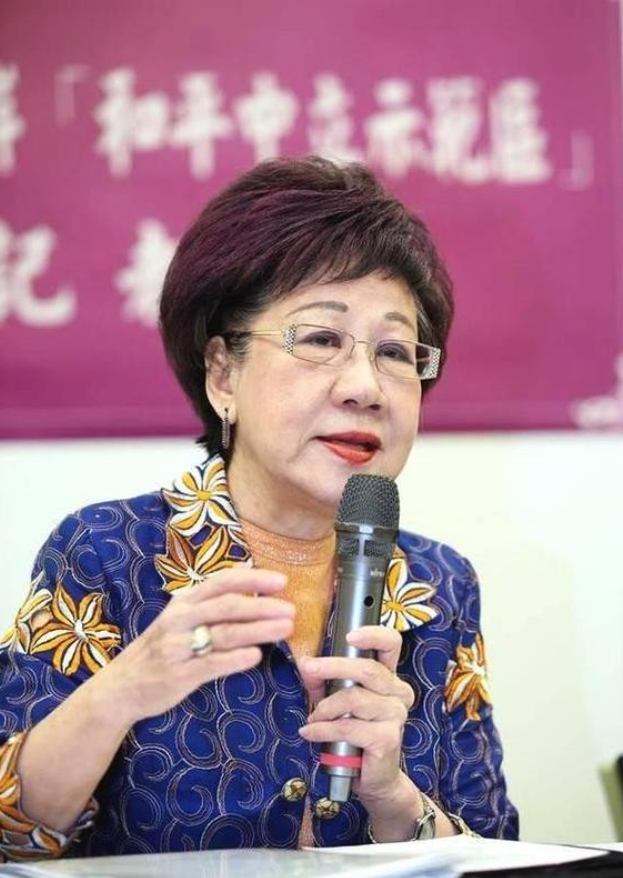 情势确实变了！老“台独”吕秀莲竟然出来讲话称，要跟中国大陆搞好关系，指望美国不现