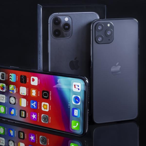 女子换新手机遭遇“霸王条款”！苹果16ProMax变“二手”，退钱难上加难，怒