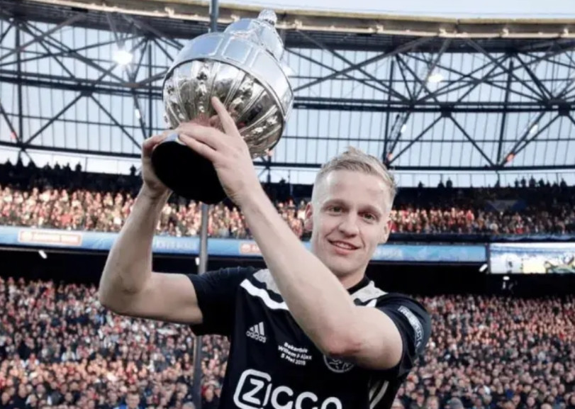 瘦死的骆驼比马大！强烈建议山东泰山引进范德贝克，替换中场马德鲁加，明年有望冲击冠