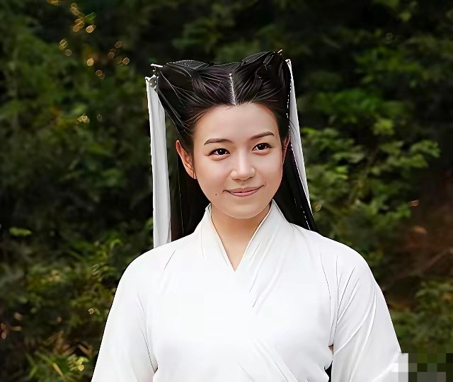 撞衫不可怕，搞脸才可怕，鸡腿发型确实很难驾驭。​​​