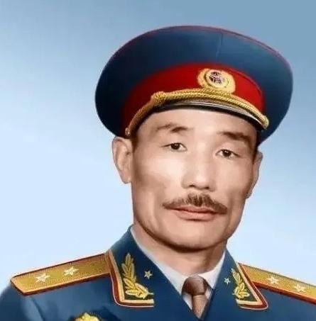 1978年，开国中将孙毅外出理发，剪完之后还觉得长，于是让理发小伙再修一修。没想