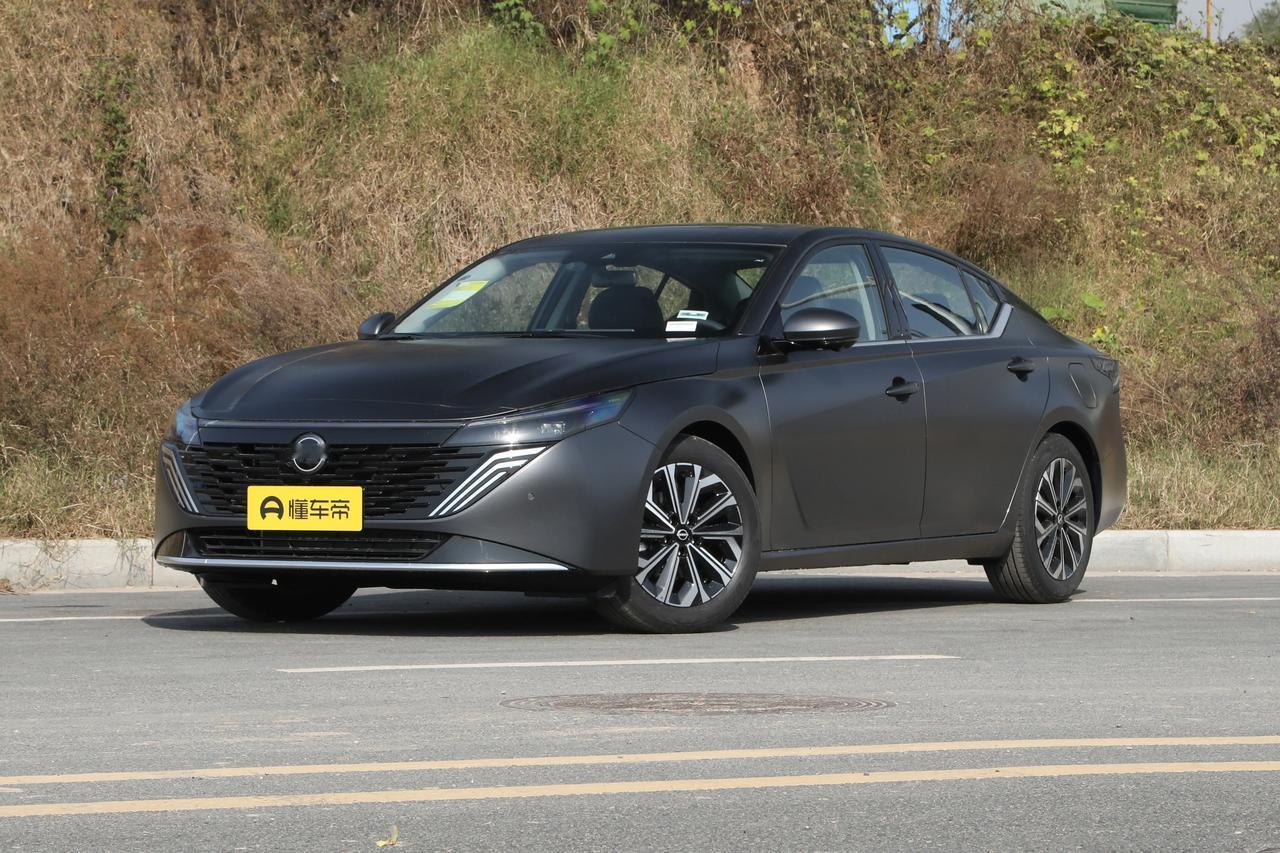 🤔先说说我的看法：这次天籁改款，最大噱头肯定是「鸿蒙座舱」了。13.99万