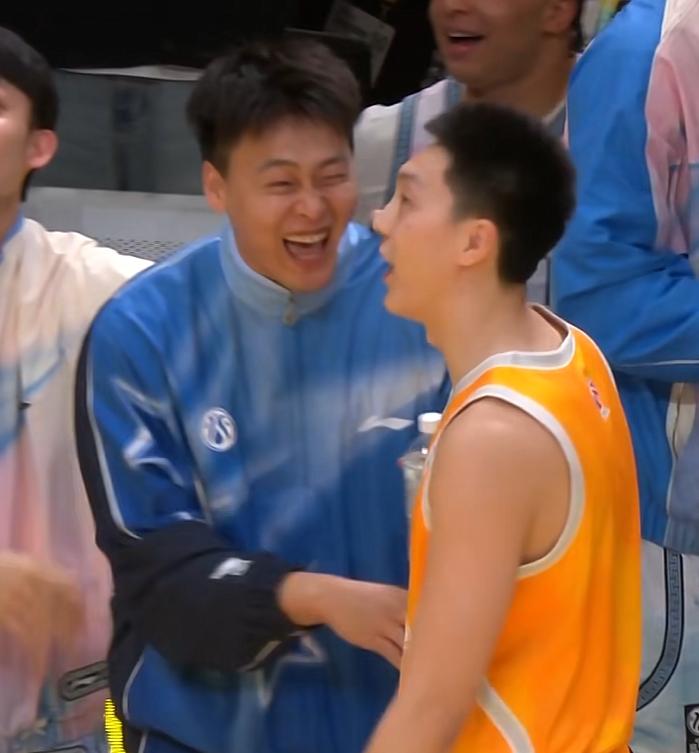 胡明轩三分王不白拿，在家乡开局轻松拿8分，这状况不是一般牛胡明轩是老实人，之