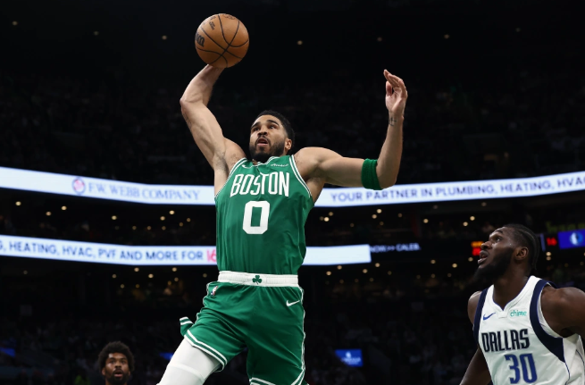 不得不说，塔图姆现在越来越科比了享受着球队最多的资源，却打着最低的命中率三分