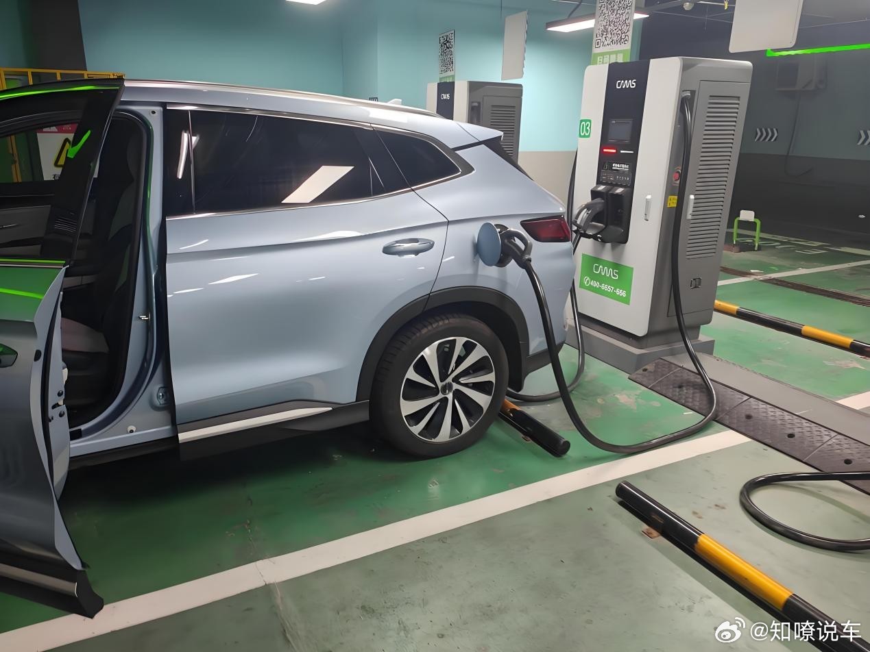 磷酸铁锂与三元锂的充电法则，多数人搞反了！多充20%电池少活4年上个月蔚来李斌和