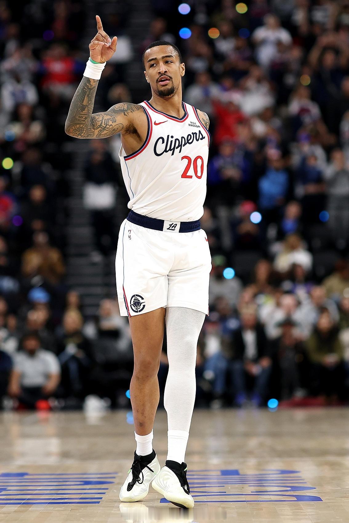 快船￼随队记者TomerAzarly：“快船队目前似乎无意交易科林斯￼及其即将