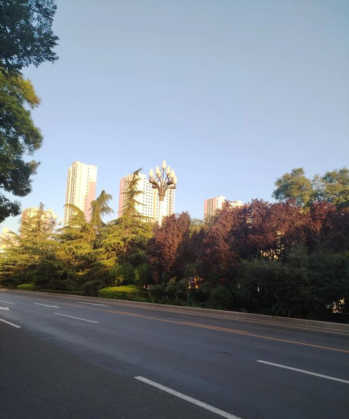 听前同事说，自从去年单位里减员增效后，现在又开始了新一轮的骚操作。这次倒不是什么