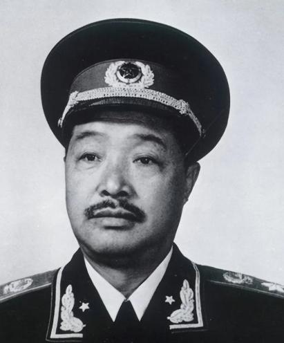 1969年，贺龙的身体很差，糖尿病、高血压这些老毛病常年缠着他，加上吃住条件跟不