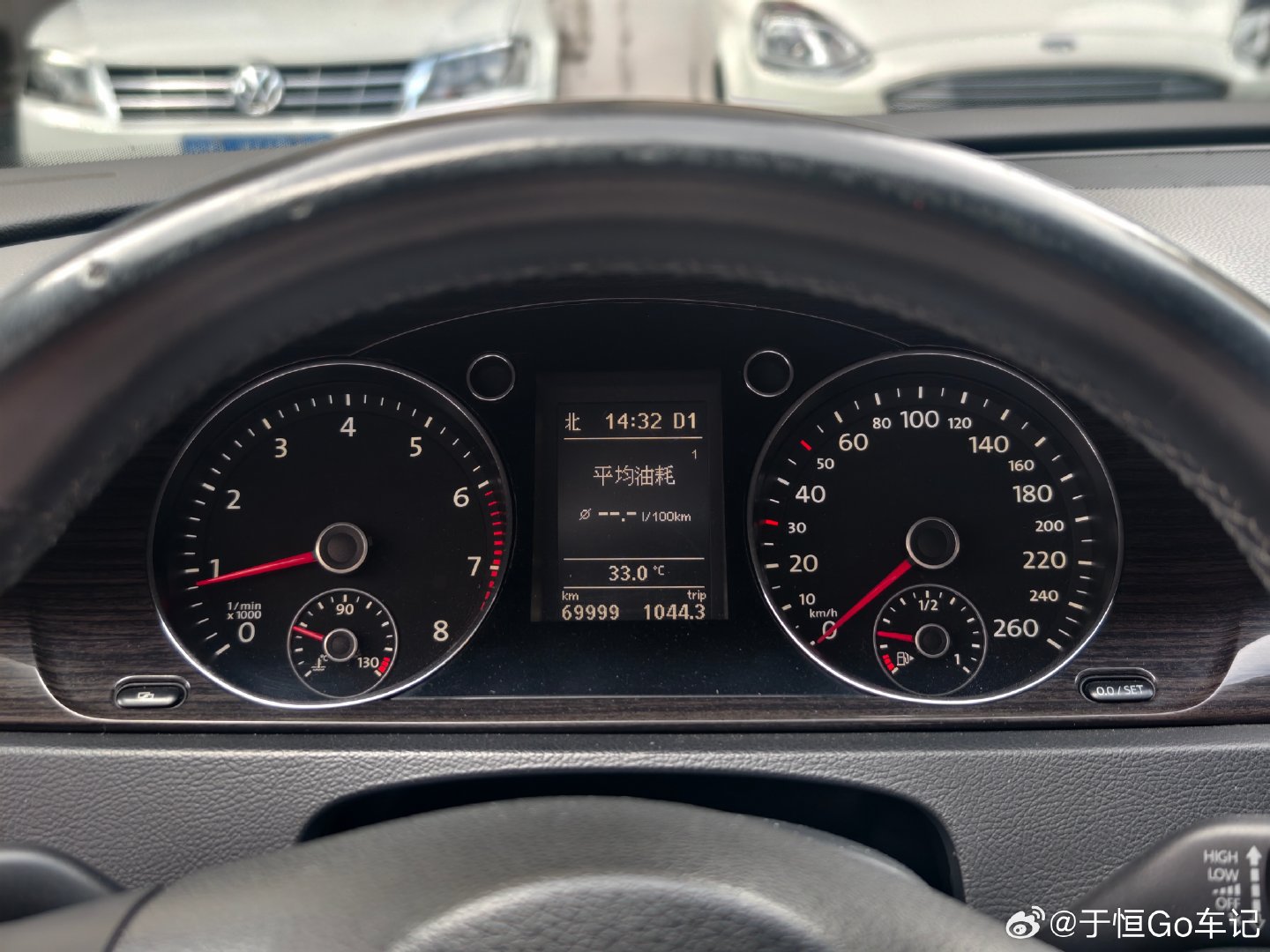 去给迈腾拍个照，这下就7万公里了。​
