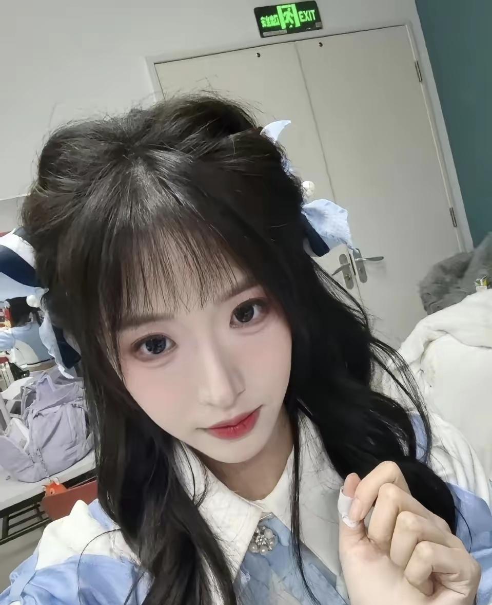 清华直博生+女团爱豆，这两个截然不同身份是同一个人，你会不会觉得我在胡说八道？这