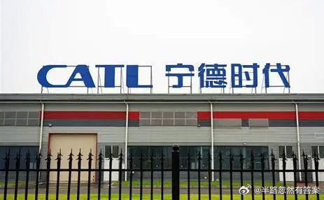 固态电池十大龙头企业（完整版）固态电池产业化正在提速。宁德时代同时推进硫化物全固态与凝聚态半固态，计