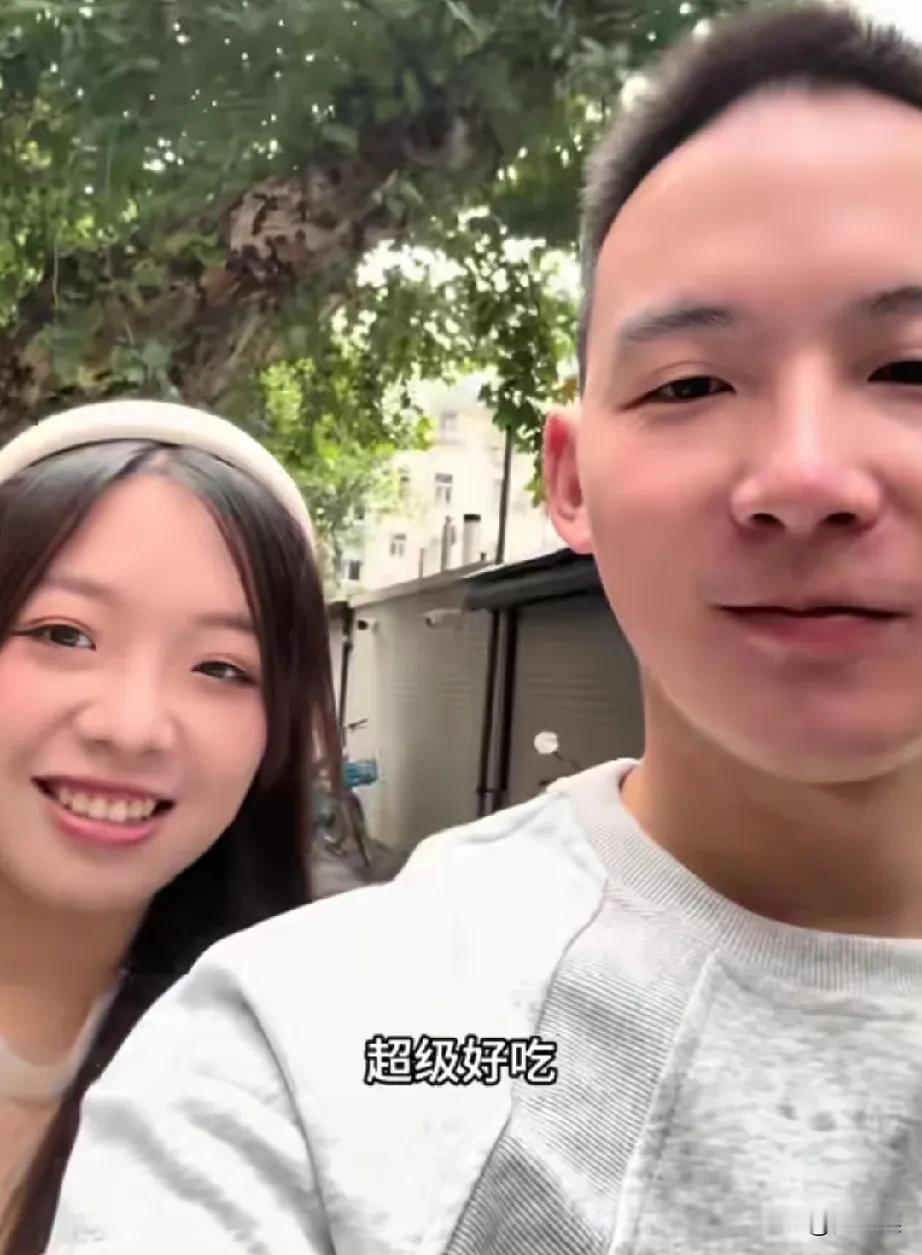 谢浩男，这次做东了！大妹来到了他的地盘，这次要带她吃好吃的，而且大妹这次打扮的