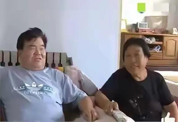 往上数三代都是农民，莎莎也不例外，她的爷爷奶奶就是地道的农民孙颖莎的爷爷孙金斗