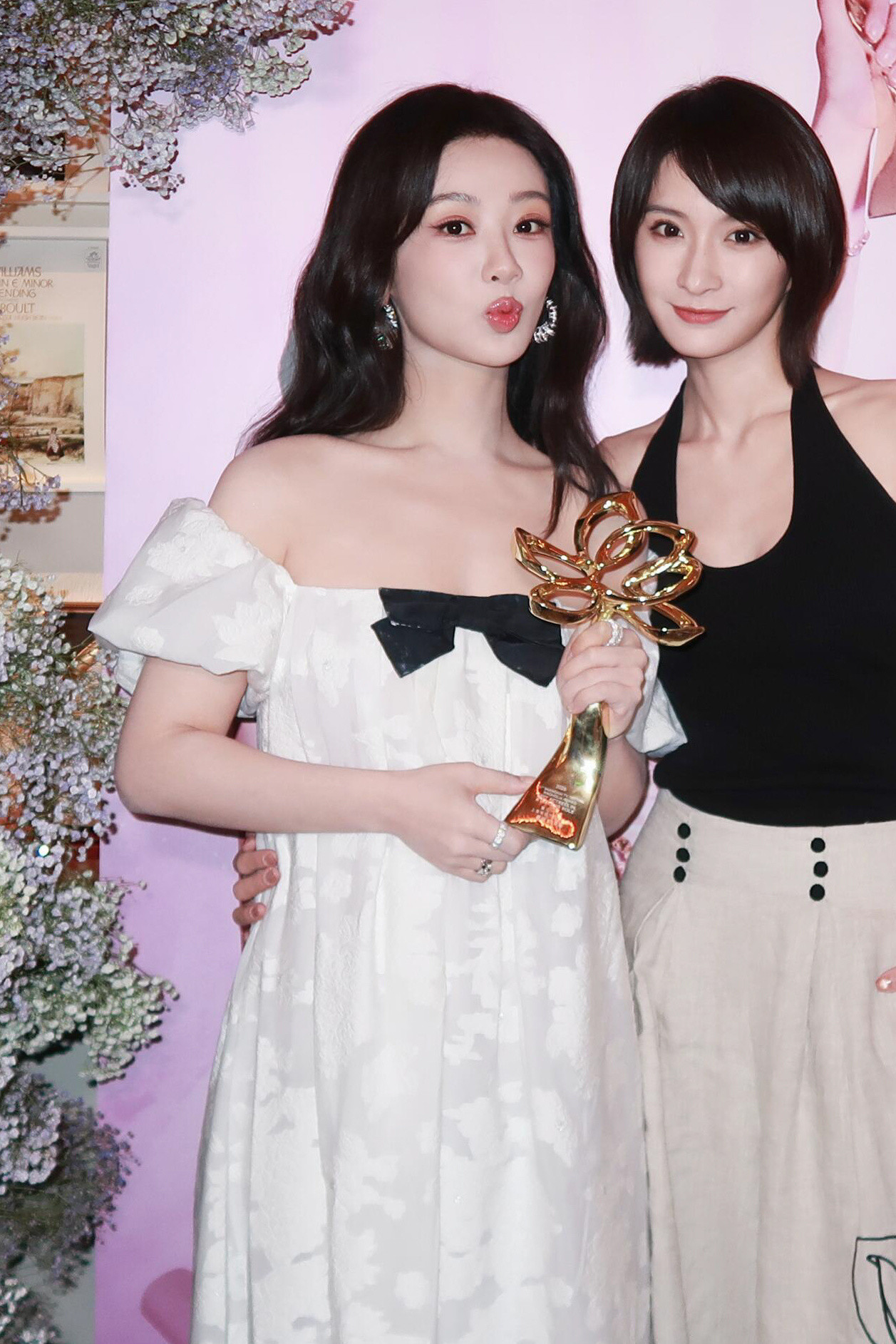 杨紫杨紫白玉兰庆功宴收到一些绝美杨紫新美图！视后的喜气人人爱！杨紫白玉兰正向大