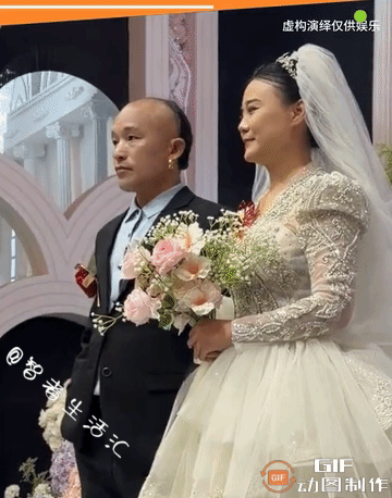 婚礼现场直接笑疯！新郎一紧张，居然当场掏出香烟准备点上，旁边新娘反应超快，一把伸