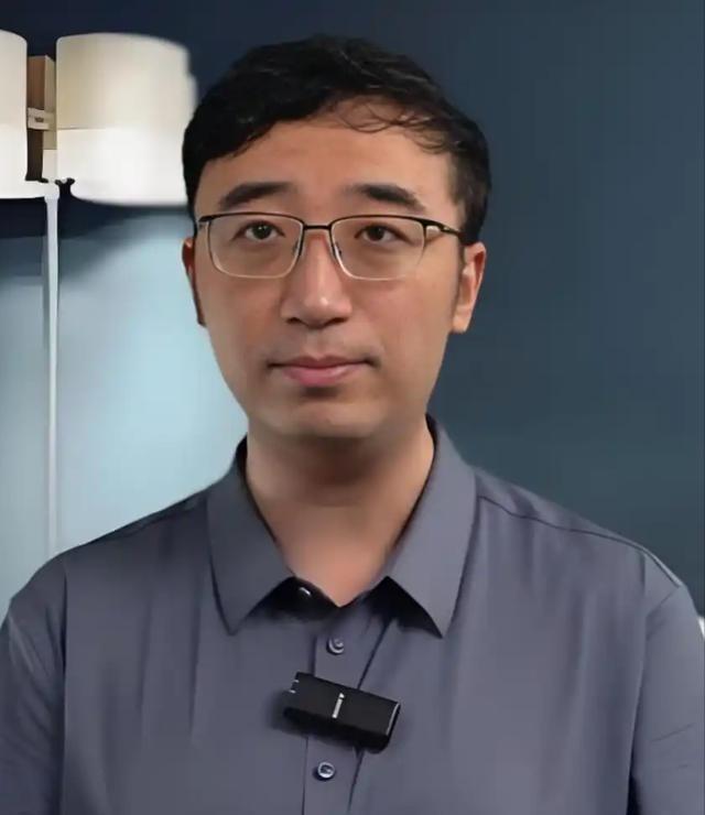 一个清华的研究生，找工作接二连三地碰壁，后来他一气之下，跑去应聘月薪4000元的