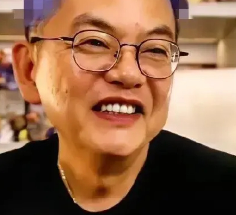 苏群：篮协现在不听我的呀，说我干扰国家队备战，无奈啊。在谈到杨瀚森该不该打亚