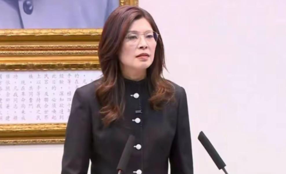 当场翻脸！郑丽文直接发飙，她怒斥这些前辈把国民党的家底败得一干二净，还硬劝马英九