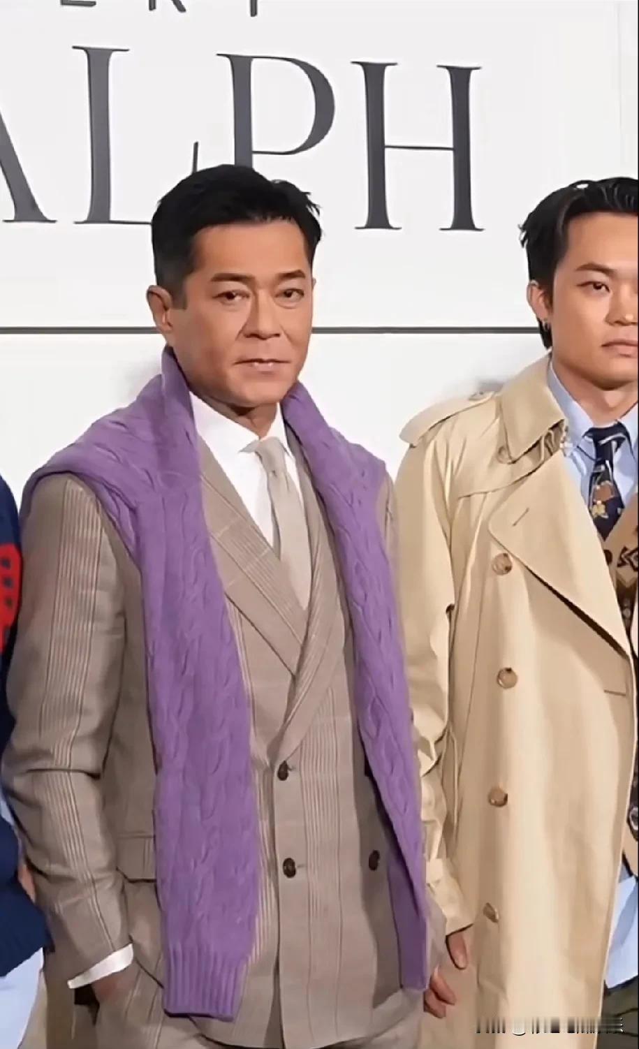 古天乐是过度医美引起的脸僵吗？像戴一副面具一样，杨过再也回不来了。古天乐以前