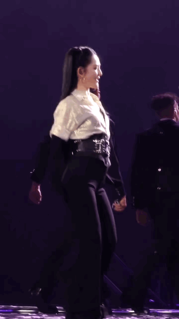 谢娜两口子挺不错的，且不论他们台风如何，单是他们这份对自己的自信，就值得让人敬佩