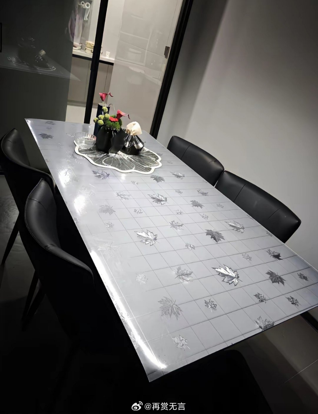 家里装修完了，我妈亲自选的桌布，天塌了。再牛的设计师，也干不过亲妈的审美。
