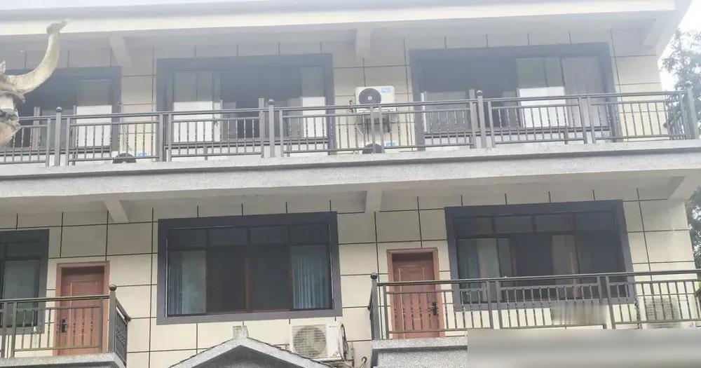 一大家子人吃饭，公婆突然说要回老家盖房，预算60万我前两年就踩过差不多的坑，