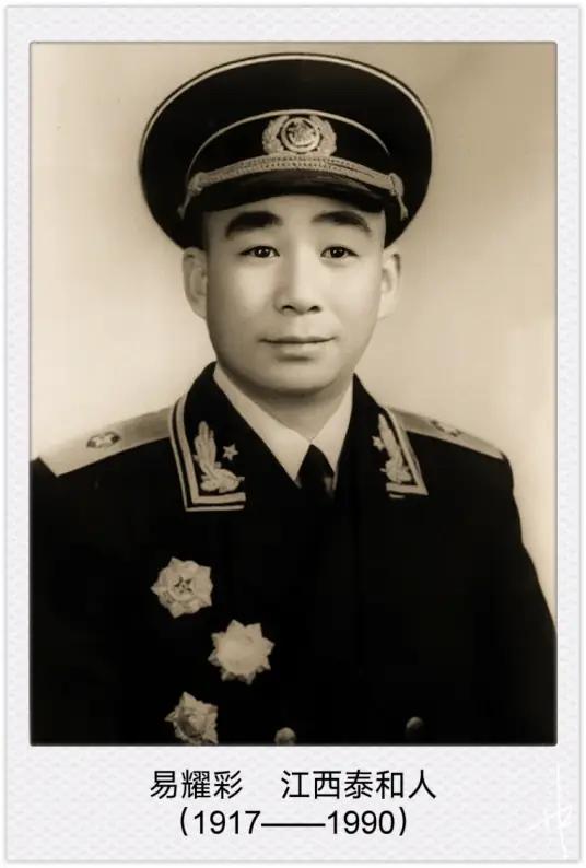 1930年秋天，江西泰和一个小山村，15岁的张凤娥站在村口哭着送别13岁的"丈夫