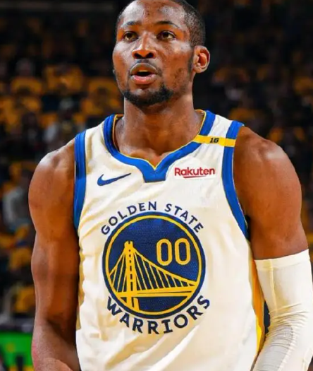 勇士锋线是占薪资最多的很多人不知道吗，四个锋线就占了九千多万空间，这还是算上了拿