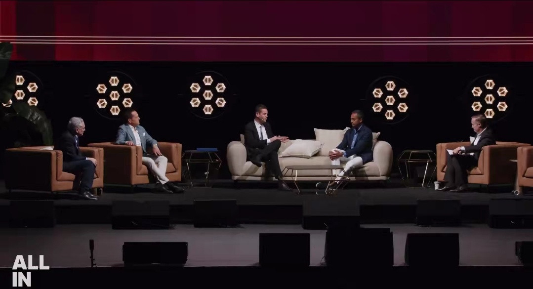美国宇航局(NASA)局长贾里德·艾萨克曼接受采访时，被问及中国抄袭Spacex