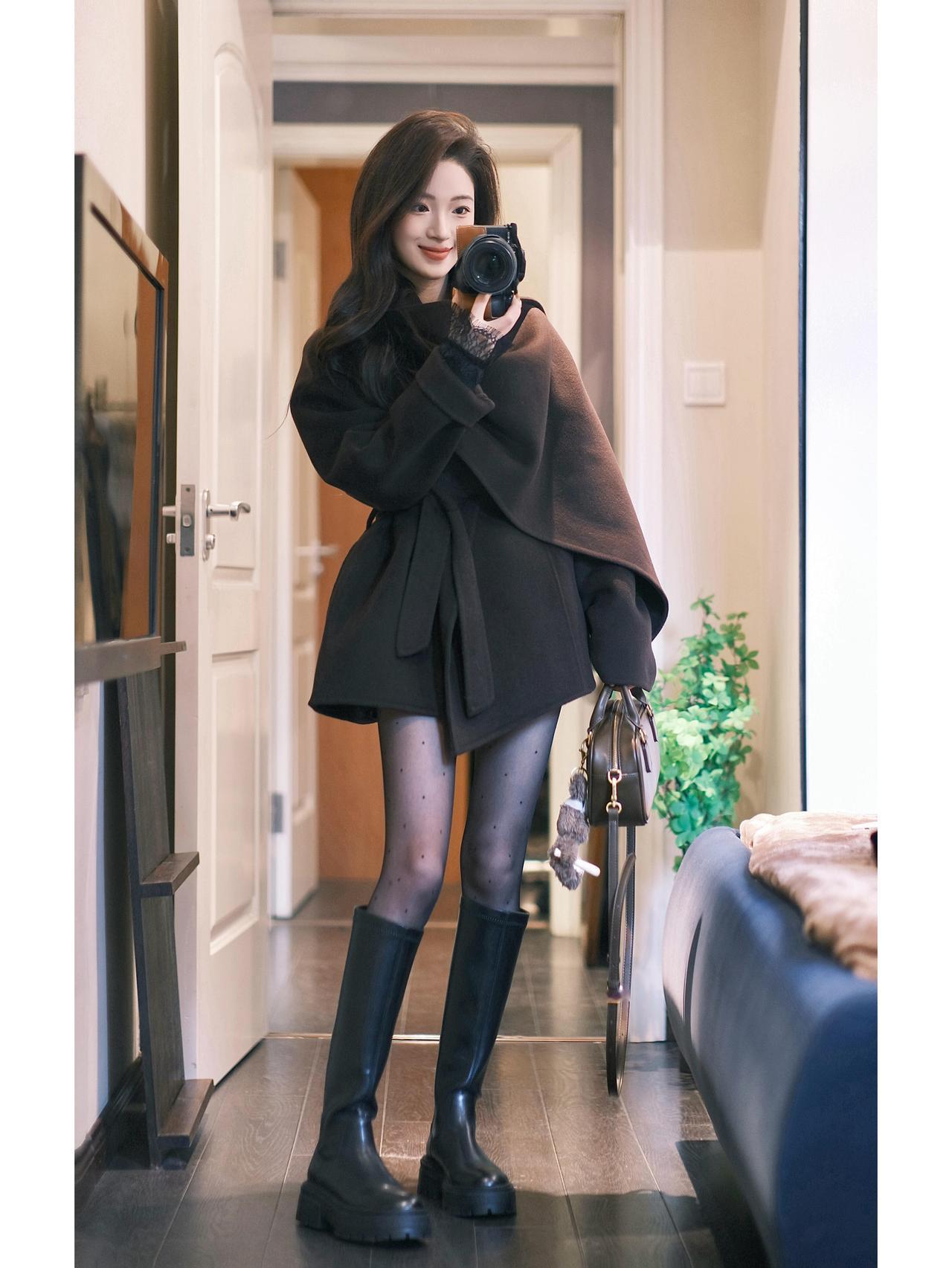 穿搭分享穿搭女生如何穿搭看起来时尚更有品味呢什么样的丝袜，能搭配得时尚不媚俗