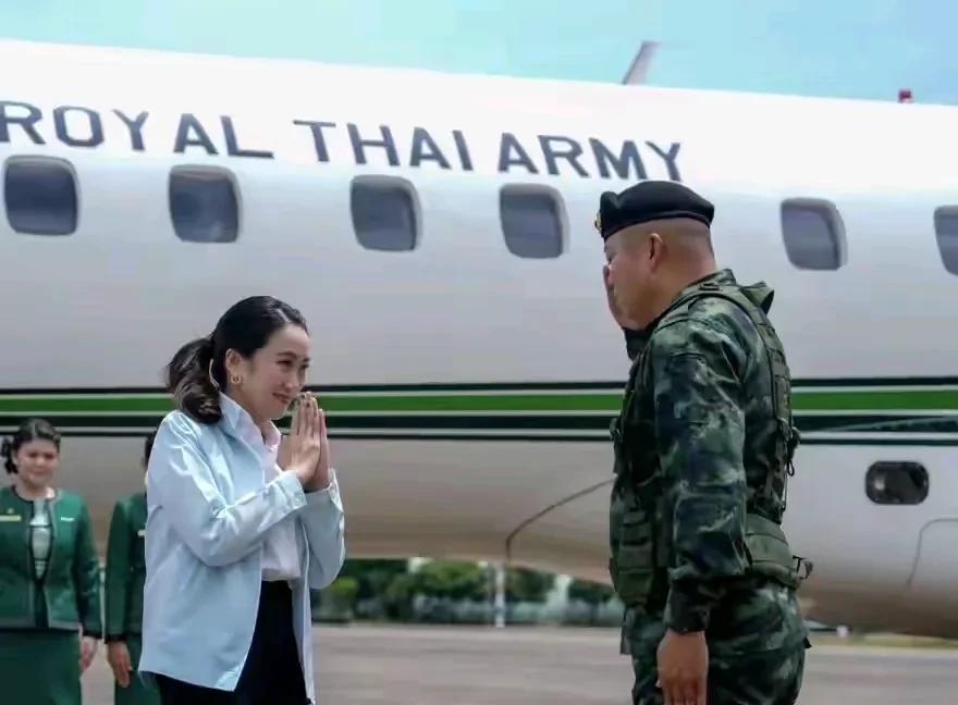 危机公关！泰国美女总理佩通坦直接北上，与陆军第二军区司令本辛会面，肯定会就电话