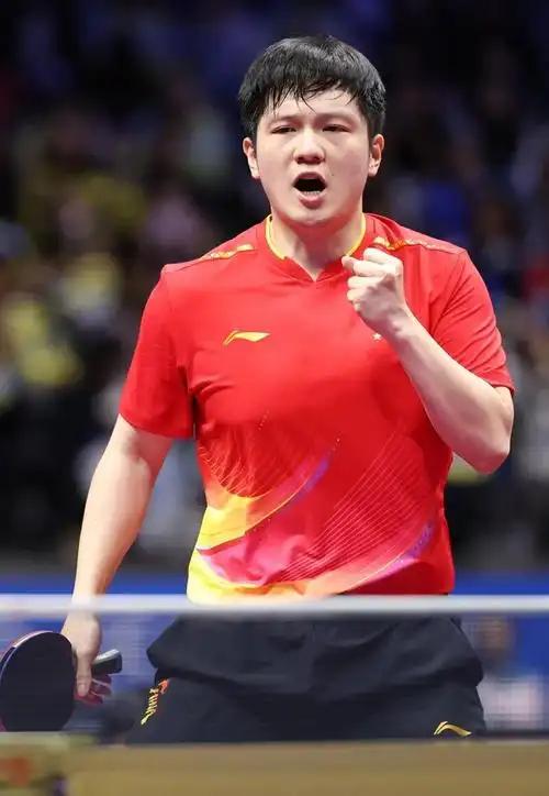 国家悉心培育他，他便为国家摘取金牌；广东输送他成长，他就给广东带回荣誉；上海助力