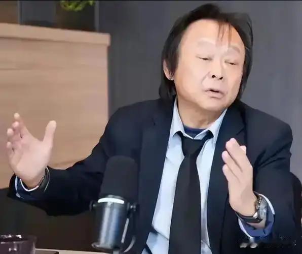 说句不中听的大实话：王世坚这波送弓箭的作秀，反而意外暴露了韩国瑜在立法机构的绝对