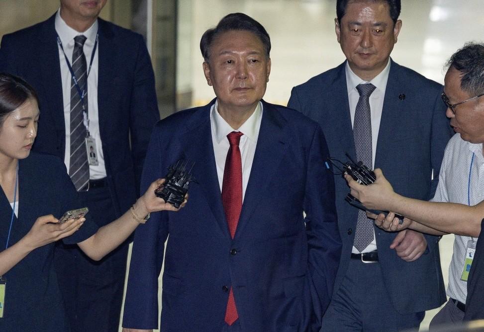 今天还虚弱到走不了楼梯，明天就能为了自由，毫不犹豫的出席拘留合法性听证会为自己辩