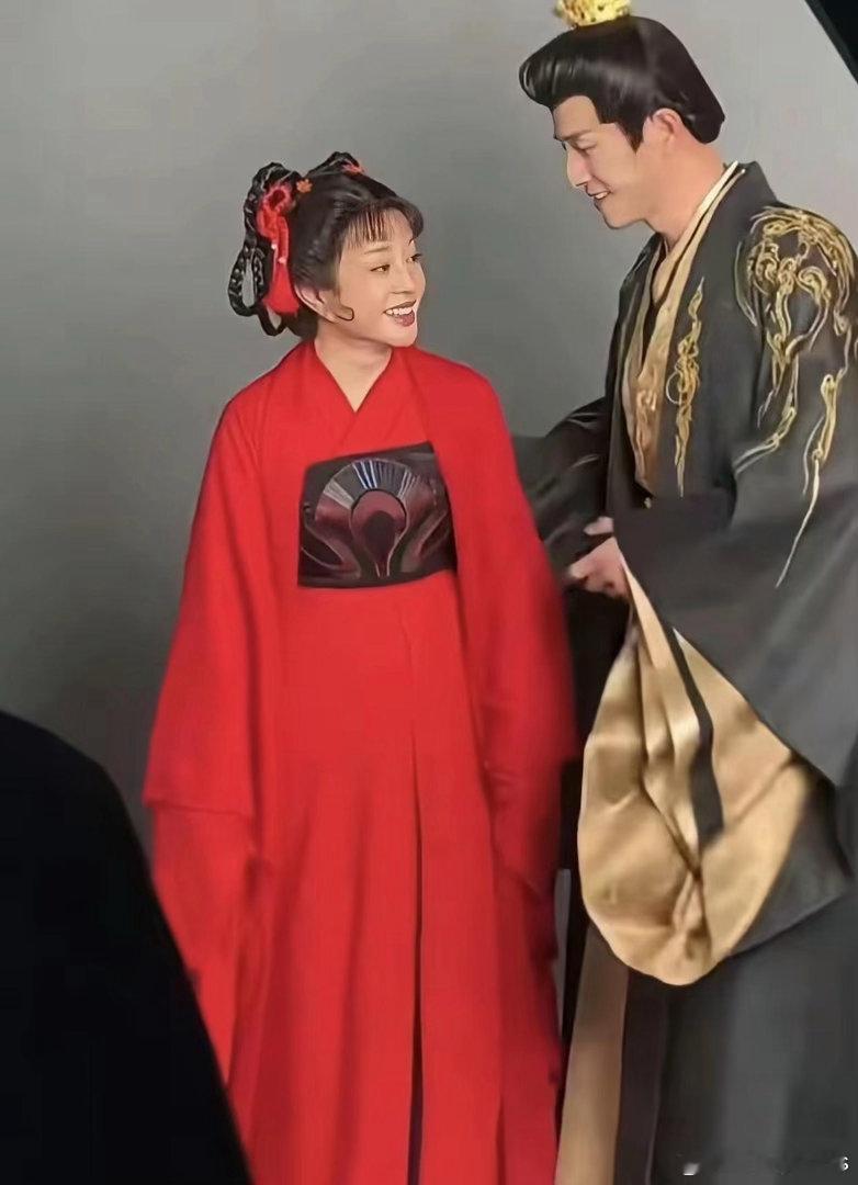 75岁的刘晓庆短剧中饰演18岁少女​​​