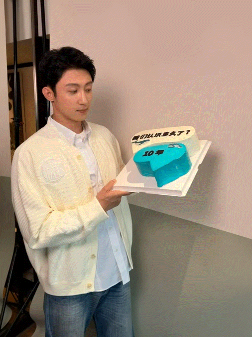 黄景瑜真的把粉丝养得很好内娱找不到第二个这么有仪式感的艺人了！黄景瑜粉丝团十周年