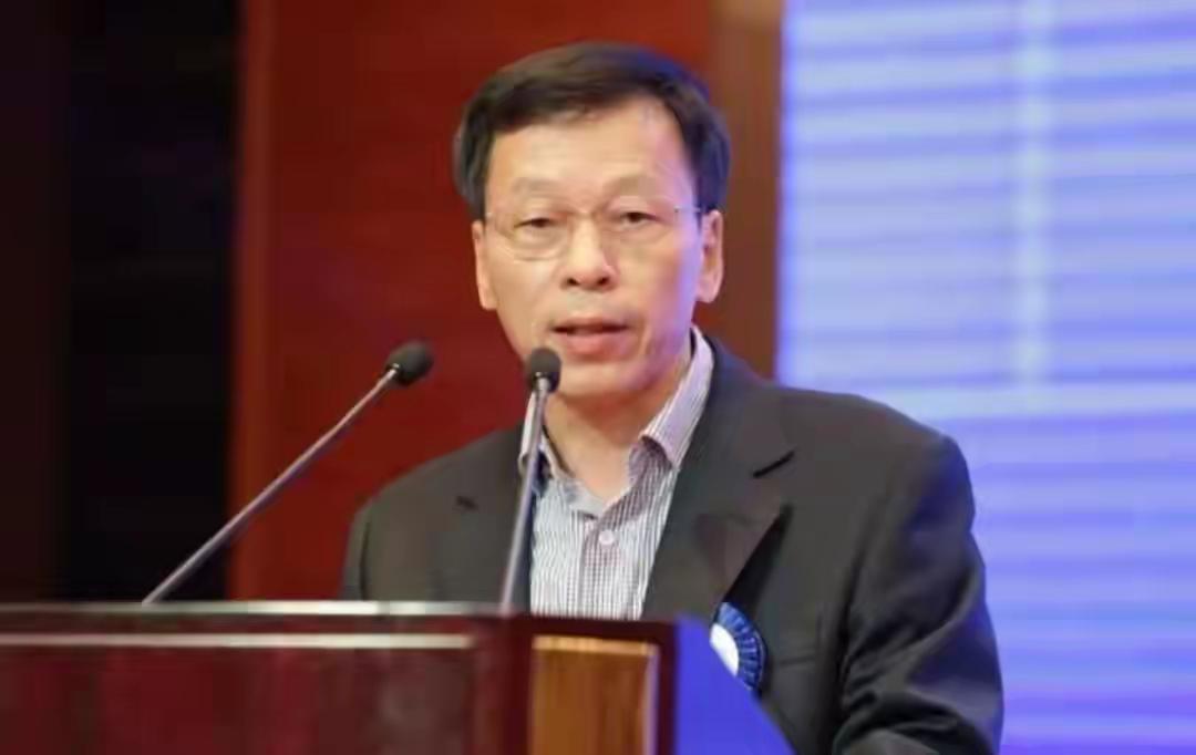 陈清渊的创业起点真的比很多人想象中接地气得多，早年在福建翔安老家开拖拉机跑运输，