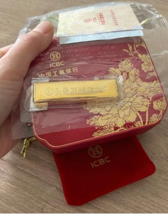 大量持有黄金的人，估计现在已经彻底坐不住了！7月27日，国内投资金条的价格大概在