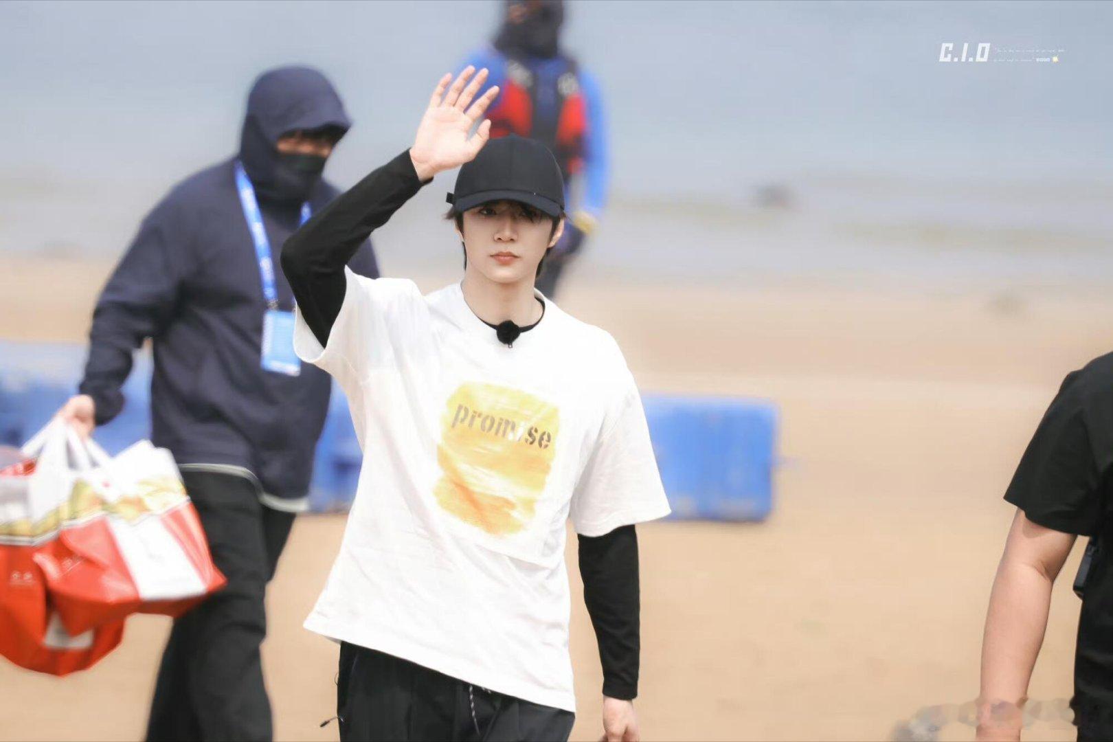 刘耀文的嘴比趾压板还硬天塌了也没事，咱们也有刘耀文的嘴顶着哈哈哈哈都疼成这样了还