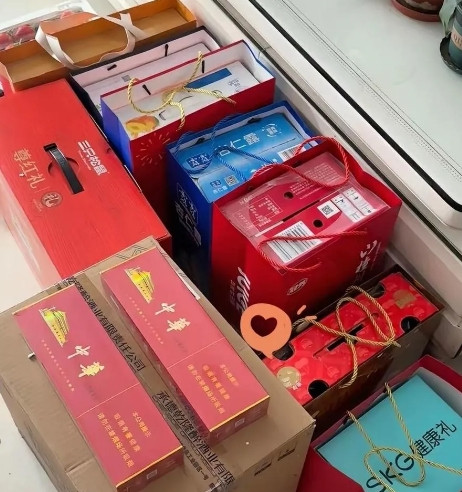 儿子下周订婚，女方的骚操作令我震惊：到她们家摆订婚宴竟要男方付钱！事情说出来