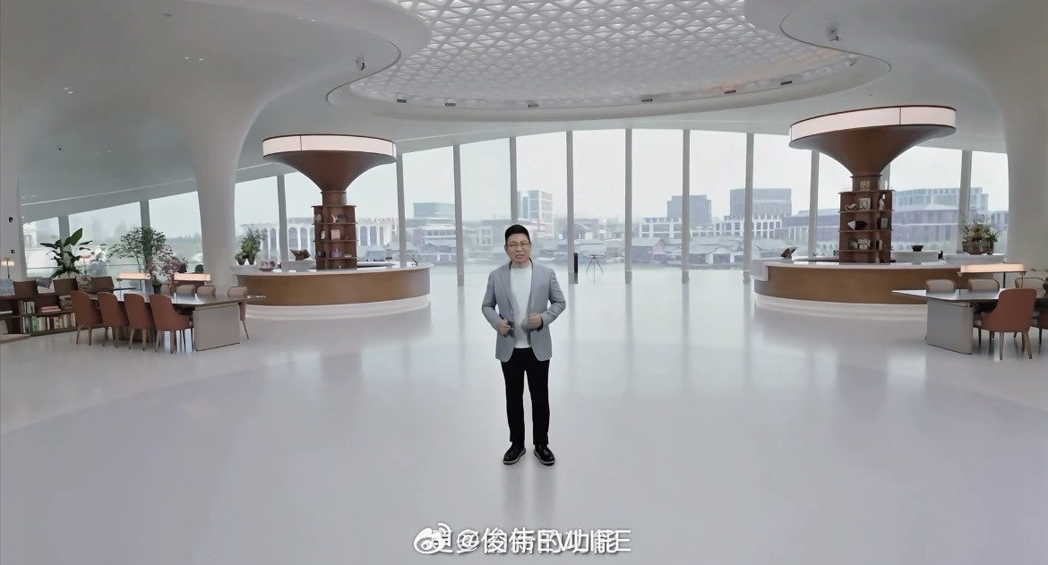 鸿蒙6发布会为什么要学国外某家科技公司..余承东越看越像哦对了大D也姓余难道