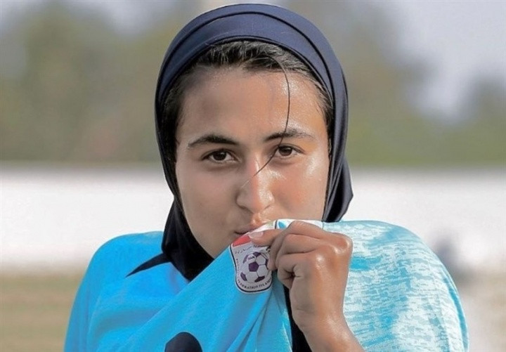 伊朗女足球员: 澳大利亚许诺给我们车+房+永居 伪造我们父母消息